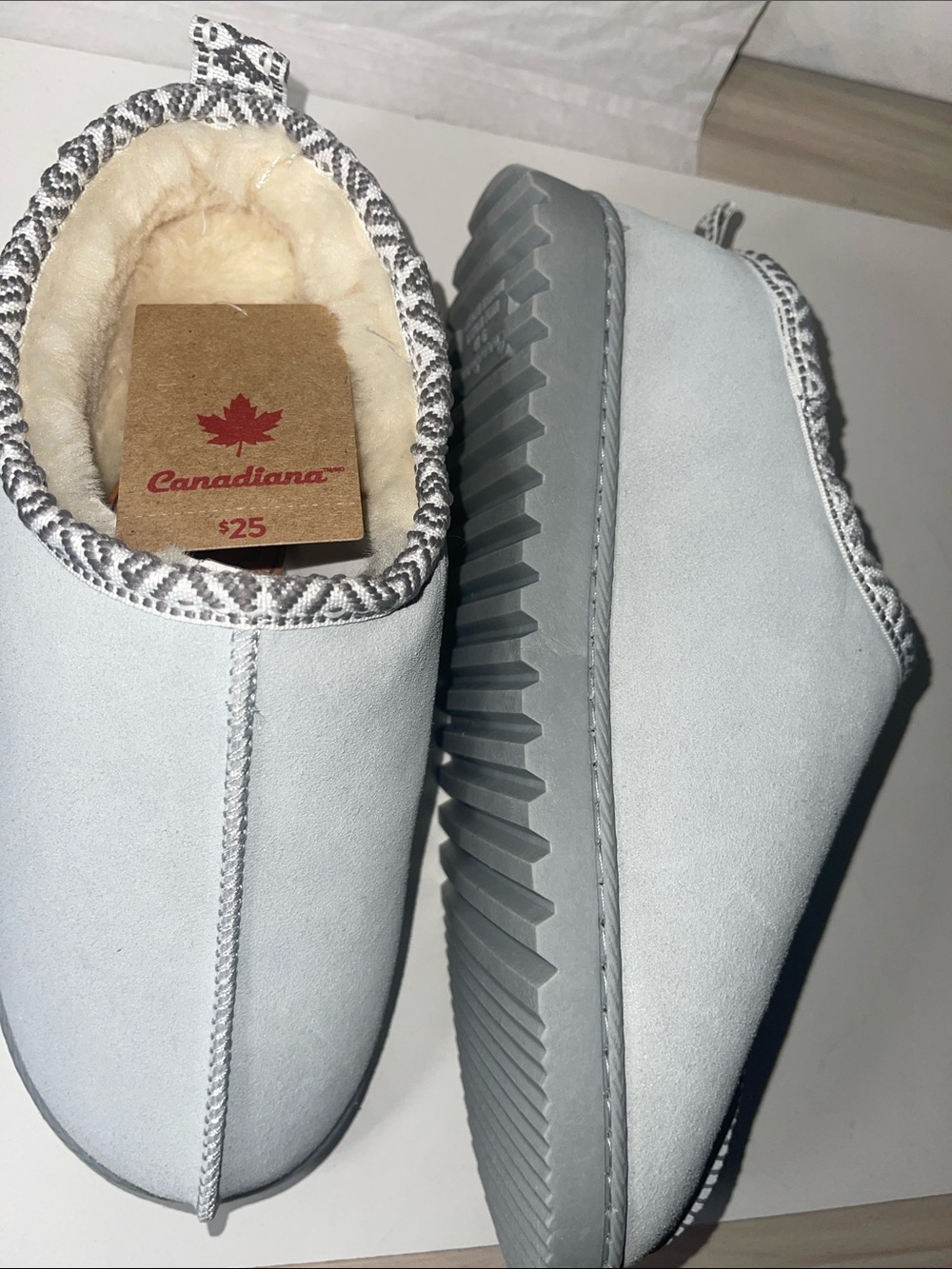 Canadiana Women's Light Gray Fleece-Lined Slippers - Picture 6 of 7